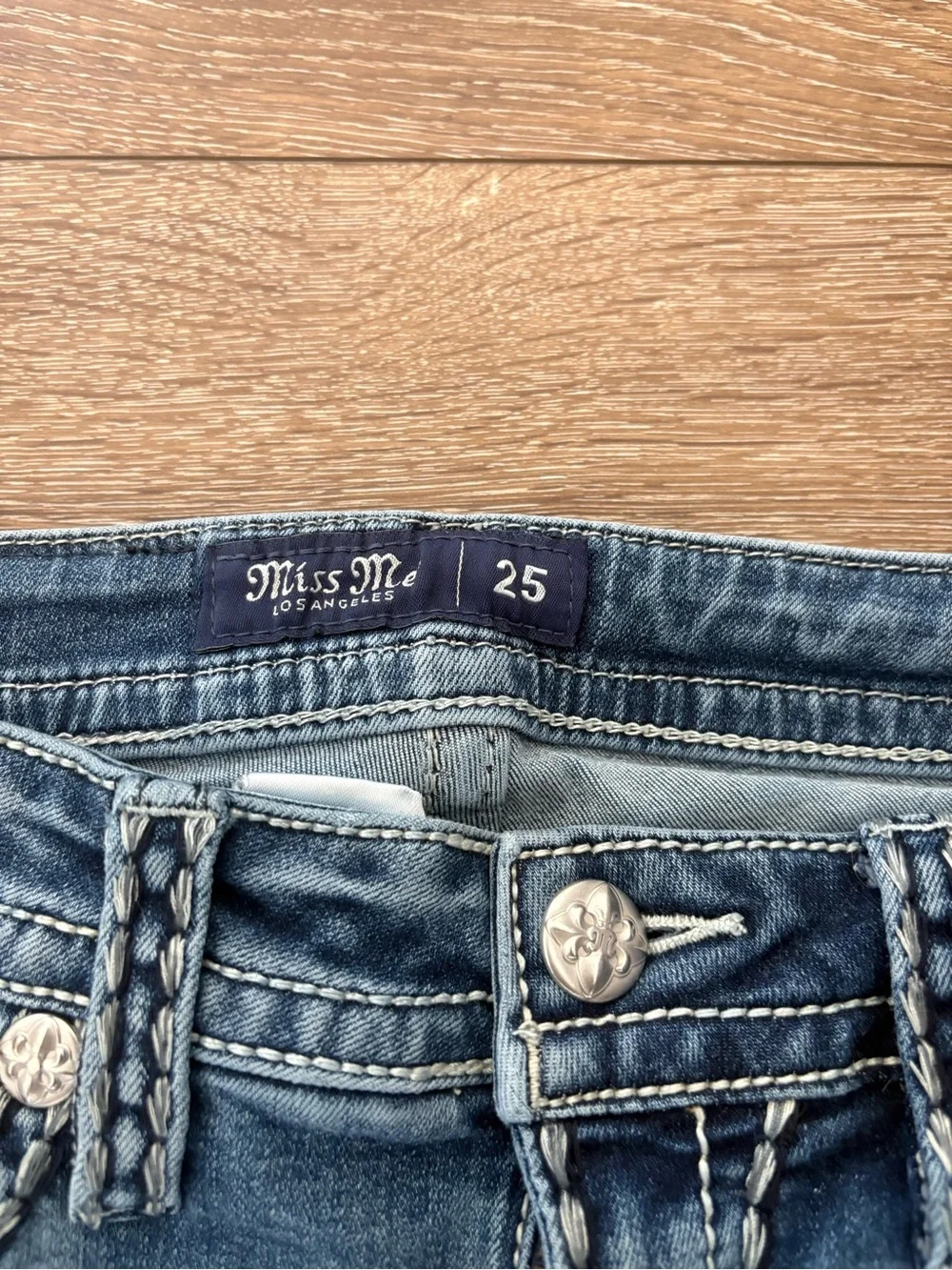 Miss Me Bootcut Jeans 🌸 Size 25!